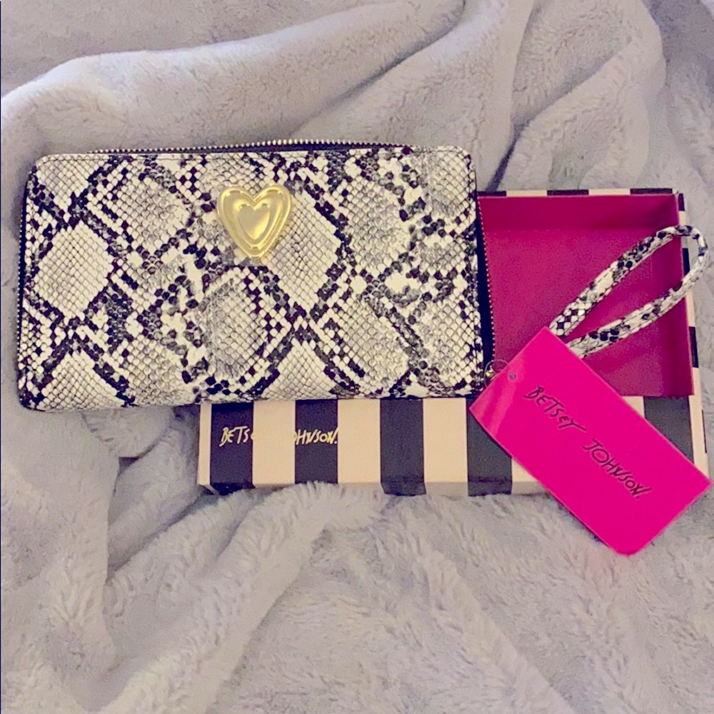 Betsey Johnson black and white snakeskin wristlet